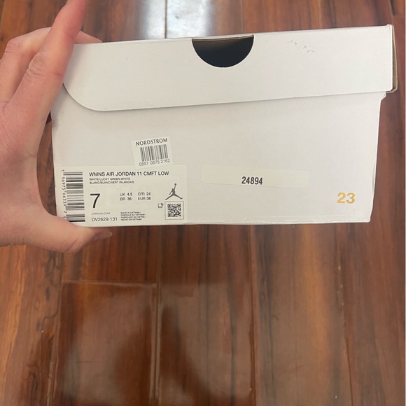 WMNS AIR JORDAN 11 CMFT LOW - size 7 - Picture 8 of 8